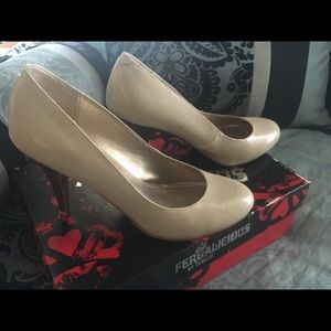 Fergalicious Cream Snake Pumps
